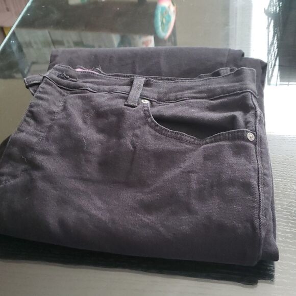 Gloria Vanderbilt   - Picture 1 of 2